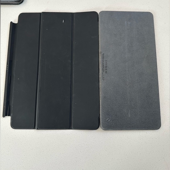 Apple brand iPad keyboard folio - Picture 3 of 3